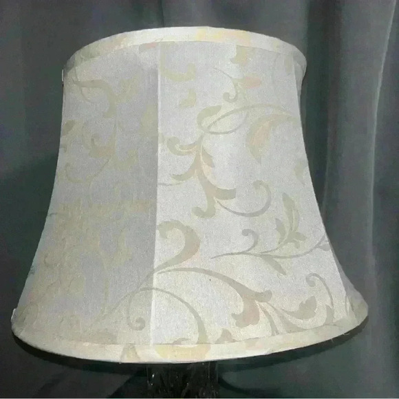 WORKING MID-CENTURY MODERN AMERICAN PRESSED GLASS LAMP, BRASS, WHITE/IVORY SHADE - Picture 4 of 7